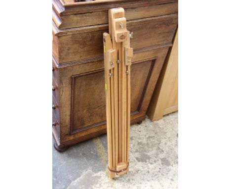 A Daler-Rowney beechwood folding artist's easel. 