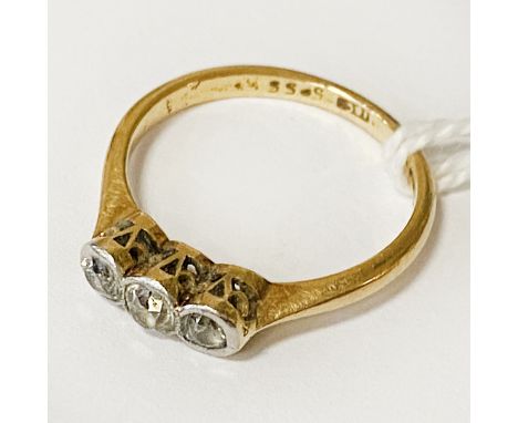 18CT GOLD &amp; DIAMOND RING - SIZE K