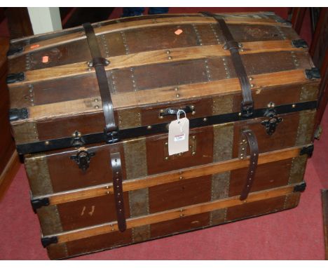 An early 20th century canvas, wooden, and metal bound hinged dome-top travelling trunk, having end carry handles, w.88cm 