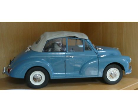Sunstar 1960 Morris Minor Tourer die cast model in box 