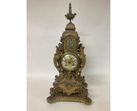 Victorian classical brass mantle clock, key included. Circular dial with Roman numerals. Approximate dimensions 55x26cm