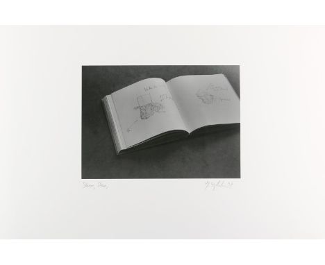 Klingelhöller, Harald: (1954 Mettmann). "Skizze, Skizze,". Offsetdruck im Duplexverfahren für die Griffelkunst 1997. 23 x 32,