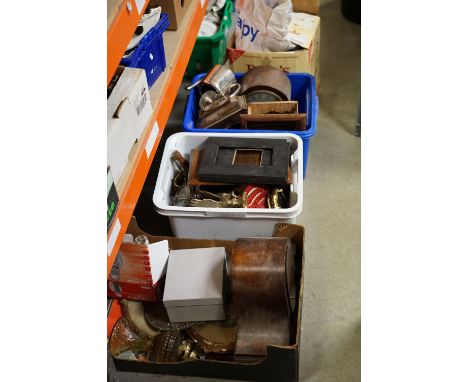 A quantity of mixed collectables to include clocks, brass ware and an oil lamp. 