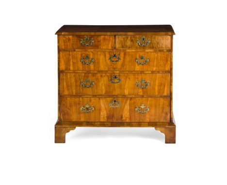 GEORGE I WALNUT CHEST OF DRAWERS EARLY 18TH CENTURY the crossbanded top with a moulded edge over two short and three long gra