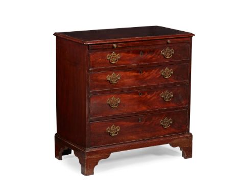 GEORGE II MAHOGANY CHEST OF DRAWERS 18TH CENTURY the top with a moulded edge above a brushing slide and four graduated drawer