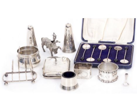 A COLLECTION OF SILVER  to include a set of six Birmingham silver coffee bean finial spoons, toast rack (with damages), silve