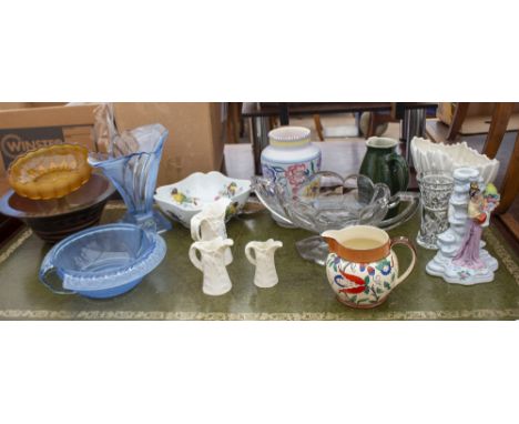 A MIXED GROUP OF CHINA AND GLASS to include a graduated set of three Royal Worcester porcelain leaf jugs, the largest 12.5cm 