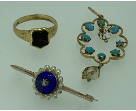 LATE VICTORIAN JEWELLERY, 3 ITEMS to include an 18ct gold ring having insect carved mounted hardstone size Mid M - N, 3.2grms