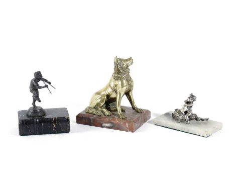 AN ITALIAN POLISHED BRONZE GRAND TOUR MODEL OF THE DOG OF ALCIBIADES AFTER THE ANTIQUE, LATE 19TH CENTURYmounted on a marble 