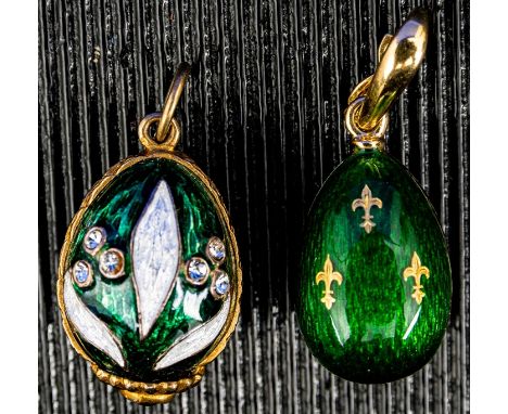 2 eiförmige Kettenanhänger, 1 x 750er Gelbgoldfassung, limitierte "Fabergé-Edition Nr. 730 von 1000 Stück. Der andere wohl Si