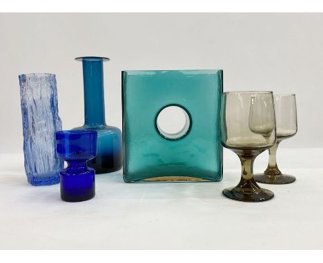 glass vase Auctions Prices | glass vase Guide Prices