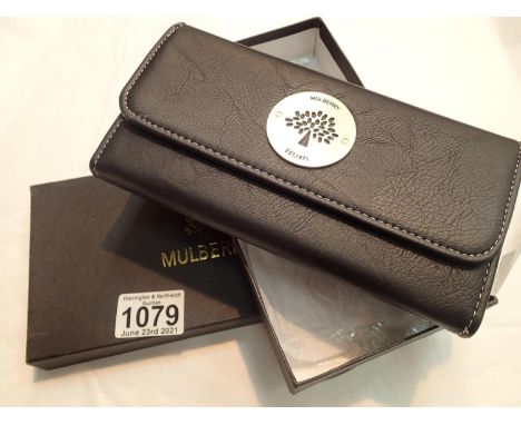 Boxed new black leather mulberry purse. P&amp;P Group 1 (£14+VAT for the first lot and £1+VAT for subsequent lots) 