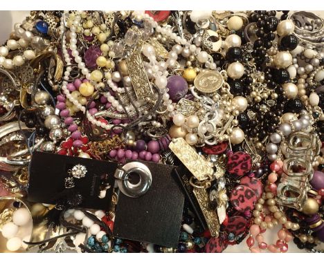 A large collection of costume jewellery. P&amp;P Group 2 (£18+VAT for the first lot and £3+VAT for subsequent lots) 