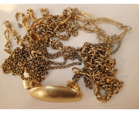 Collection of yellow metal jewellery. P&amp;P Group 1 (£14+VAT for the first lot and £1+VAT for subsequent lots) 