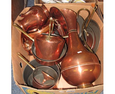 Box of assorted copper and brass items, various, to include: saucepans; ewer jug; kettle; teapot; other cooking implements et