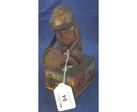 Vintage clockwork begging monkey tin plate toy. (B.P. 24% incl. VAT)