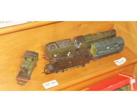 HORNBY 00 GAUGE LOCOMOTIVE, "Berry Pomeroy Castle" No.5012, 4-6-0 with tender Great Western green livery, together with an 00
