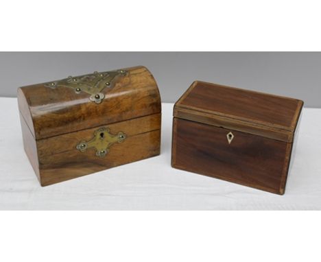 A 19TH CENTURY MAHOGANY TEA CADDY, crossbanded decoration, the hinged lid opens to reveal two inner covers, 19.5cm wide, toge
