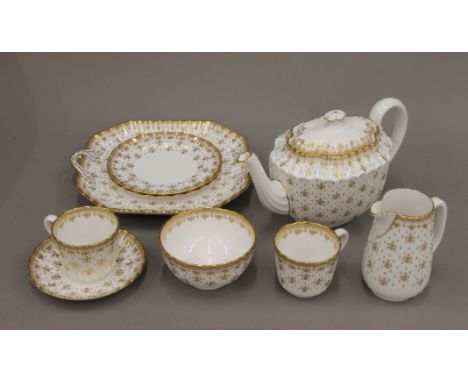 A Spode fleur-de-lys tea set. The teapot 27 cm long.