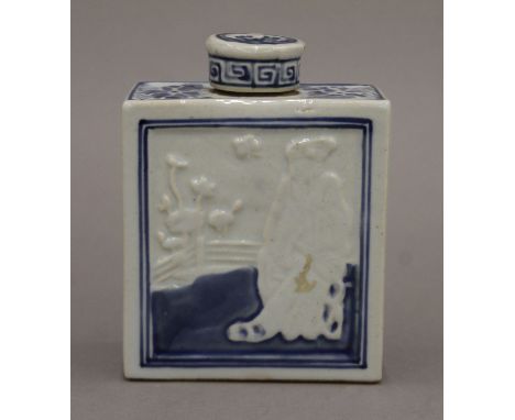 A Chinese blue and white porcelain tea caddy. 14 cm high.