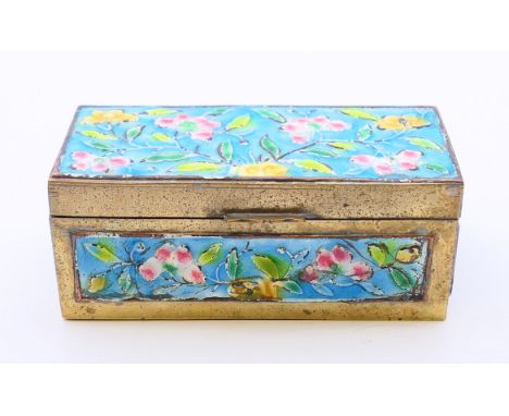 A Chinese enamel stamp box. 8.25 cm x 4 cm.