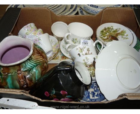 A quantity of china to include Royal Doulton 'New Romance' tea plates, Colclough china teacups and saucers, willow pattern pl