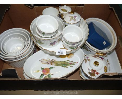 A quantity of Royal Worcester 'Evesham' tableware, approx. 24 items.