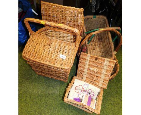 Various wicker baskets, to include flower basket, picnic hamper, etc. (a quantity)