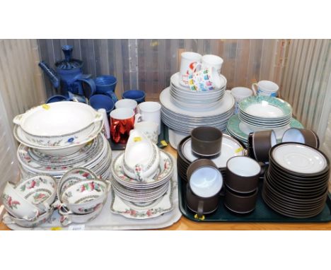 A quantity of Myott Indian Tree pattern dinner wares, to include tureens, gravy boat, two handled soup bowls, studio pottery 