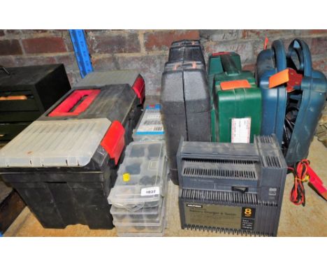 Various power tools, to include a Bosch PSS200A orbital sander, a Halford's fully automatic 8amp battery charger and tester, 