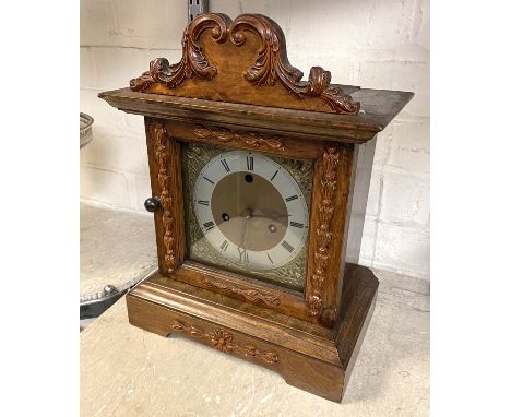 OAK MANTLE  CLOCK WITH KEY &amp; PENDULUM - WORKING