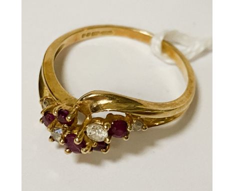 9CT GOLD DIAMOND &amp; RUBY RING - SIZE M