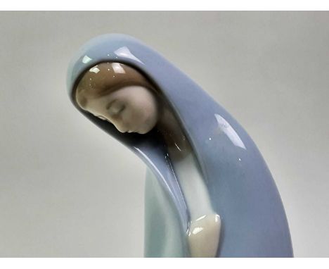 GROUP OF LLADRO FIGURES, ALONG WITH OTHER FIGURES including a figure of Madonna, 04534, a figure group showing a girl, a boy 