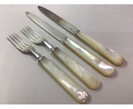 SET OF ELEVEN GEORGE V SILVER FRUIT/DESSERT KNIVES AND FORKS, MAKER ALLEN & DARWIN, SHEFFIELD 1922 with engraved silver blade