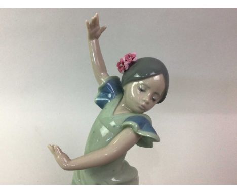 GROUP OF EIGHT LLADRO FIGURES, AND ANOTHER FIGURE including a girl dancing and another with storksQty: 9