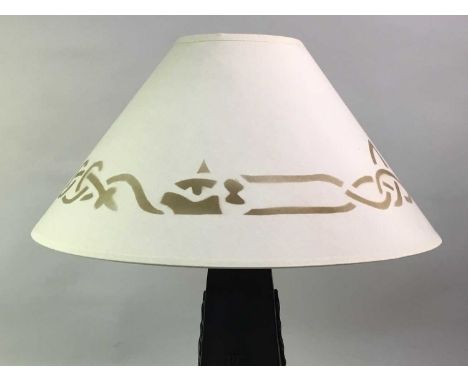 JEANNE RYNHART LAMP, 20TH CENTURY  with shade33cm high