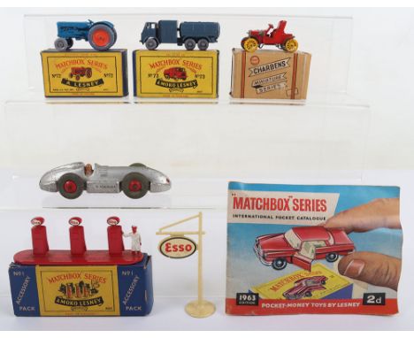 Matchbox Moko Lesney, including: No 1 Accessory Pack, Esso Petrol Pump & sign, original box has one end flap and two inner ta