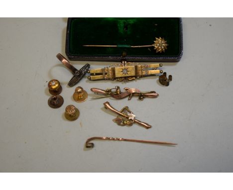 A 15ct gold bar brooch set central diamond and other gold items, to include a 15ct gold stick pin set central diamond surroun