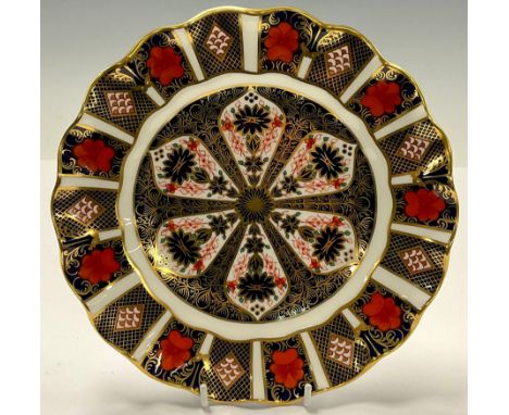 A Royal Crown Derby 1128 pattern wavy edge plate, 22.5cm diam, printed mark, first quality 