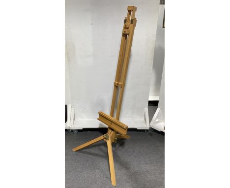 Folding radial artist's easel by Windsor &amp; Newton