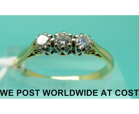 An 18ct gold ring set with three diamonds (size N)
