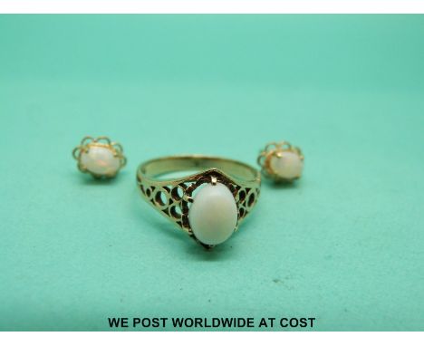 A 9ct gold ring set with an opal and matching earrings