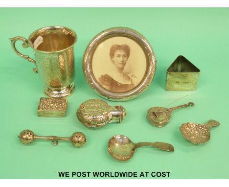 A quantity of hallmarked silver items to include triangular napkin ring (61g), Victorian caddy spoon, circular photo frame, d