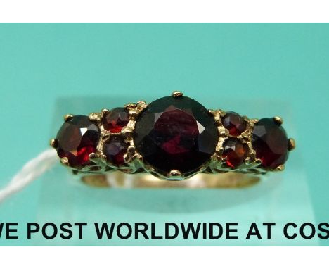 A 9ct gold ring set with garnets (size K)