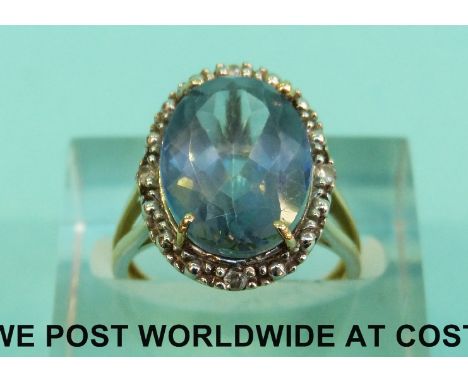 A 9ct gold ring set with topaz and diamonds (Size K, 3.2g)