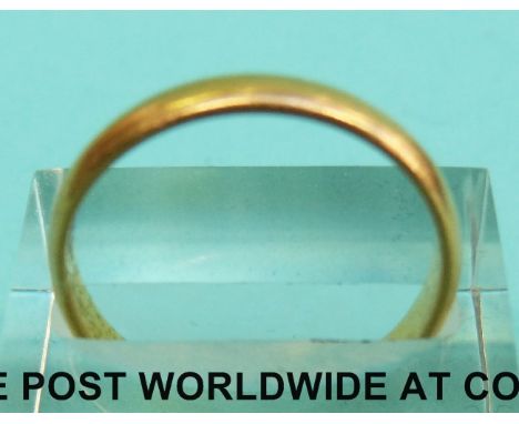 A 22ct gold wedding band (Size R, 3.8g)