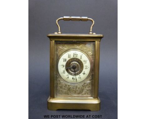 A late 18th/early 20thC brass cased carriage clock with ivory coloured enamel chapter ring, engraved decoration and key (10cm