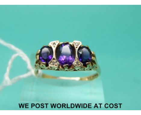 A 9ct gold ring set with amethyst and diamonds (size U)