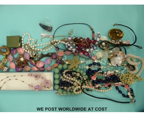 A quantity of jewellery to include beads, watches, a pearl necklace, lapis lazuli beads, silver brooch, a Victorian brooch se