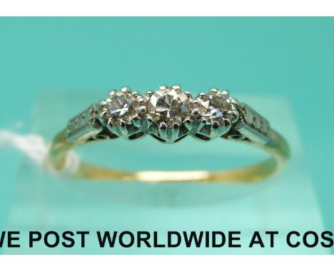 An 18ct gold ring set with three diamonds in a platinum setting (size P)